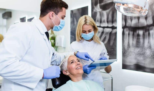 3 Key Advantages Of Choosing A Dentist Skilled In Implants And Cosmetics